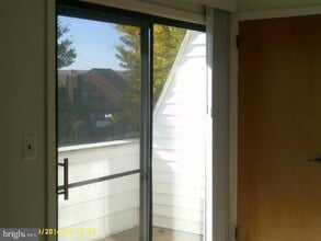 1004 Victoria Ct in Hillsborough Township, NJ - Building Photo - Building Photo