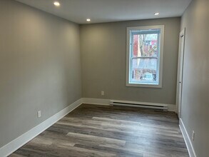 2421-2439 de Maisonneuve Boul E in Montréal, QC - Building Photo - Building Photo