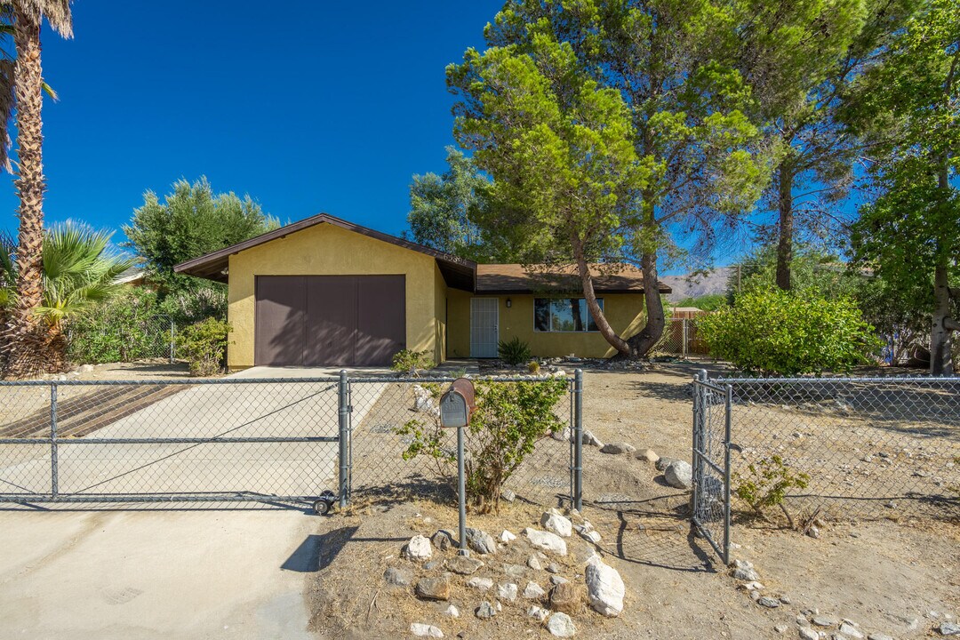 65894 5th St in Desert Hot Springs, CA - Building Photo