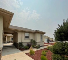 1543 High Point Ct in Minden, NV - Building Photo
