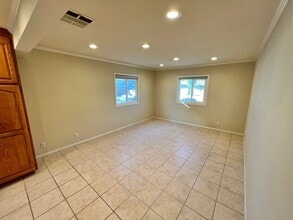 5538 E Ocean Blvd in Long Beach, CA - Building Photo - Building Photo