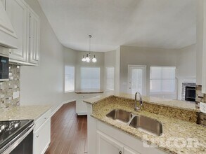 843 Magic Cove Ln in Jacksonville, FL - Foto de edificio - Building Photo