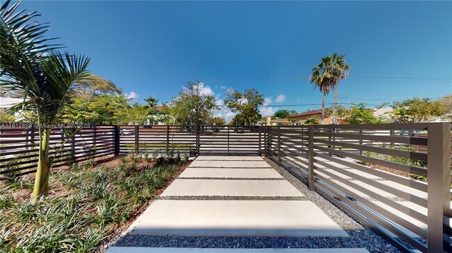 3454 Day Ave in Miami, FL - Building Photo - Building Photo