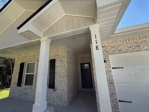 118 Azalea Dr in Freeport, FL - Building Photo - Building Photo