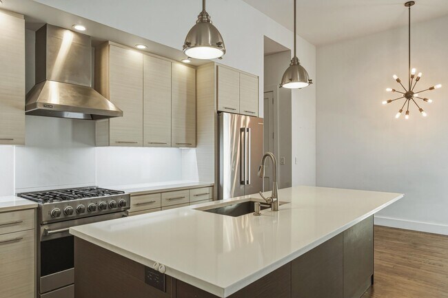 304 Pavonia Ave in Jersey City, NJ - Building Photo - Building Photo