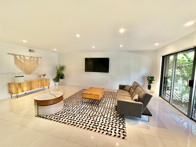 3736 NE 166th St in Miami, FL - Building Photo - Building Photo