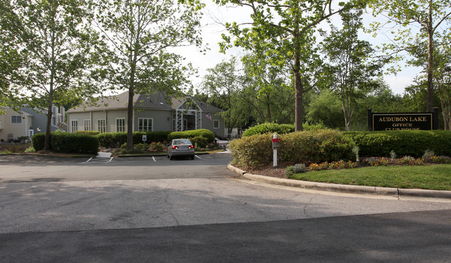 Audubon Lake in Durham, NC - Foto de edificio - Building Photo