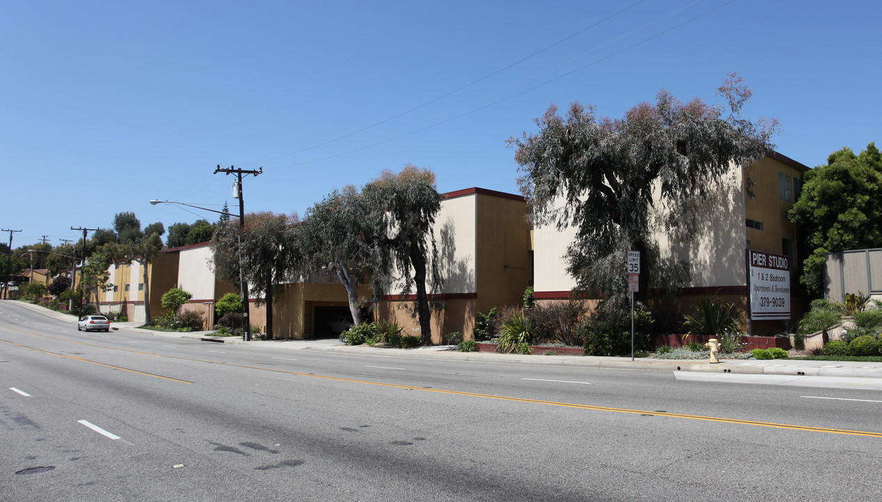 Aviation Townhomes in Redondo Beach, CA - Building Photo