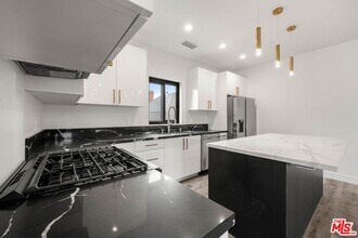 1920 S Sherbourne Dr in Los Angeles, CA - Building Photo - Building Photo