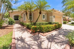 2468 Bay Isle Ct in Weston, FL - Building Photo