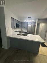 30 Grand Trunk Crescent in Toronto, ON - Building Photo - Building Photo