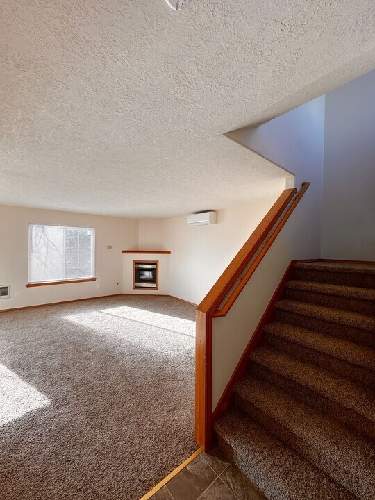 6957 Ridgetop Dr NE in Keizer, OR - Building Photo