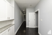 3818 W Irving Park Rd, Unit 1 in Chicago, IL - Building Photo - Building Photo