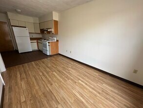 76 Essex St, Unit 7 in Boston, MA - Foto de edificio - Building Photo