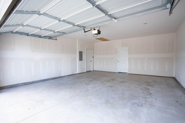 1732 Cash Dr in Mt Vernon, MO - Building Photo - Building Photo