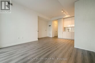 28 Interchange Wy in Vaughan, ON - Building Photo - Building Photo