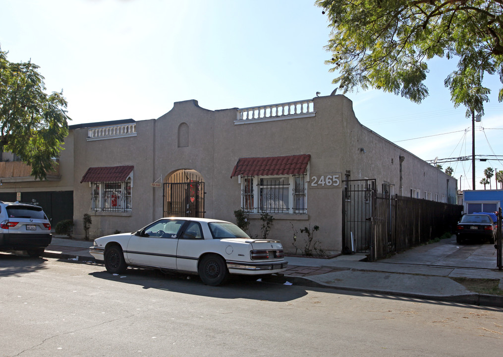 2465 Pasadena Ave in Long Beach, CA - Foto de edificio