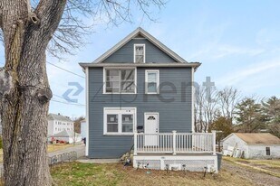 11 1st Ave in Dudley, MA - Building Photo