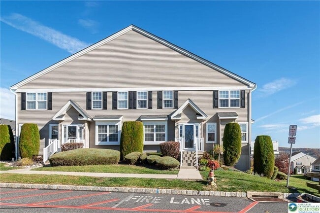 5985 Saratoga Ln in Coopersburg, PA - Foto de edificio - Building Photo