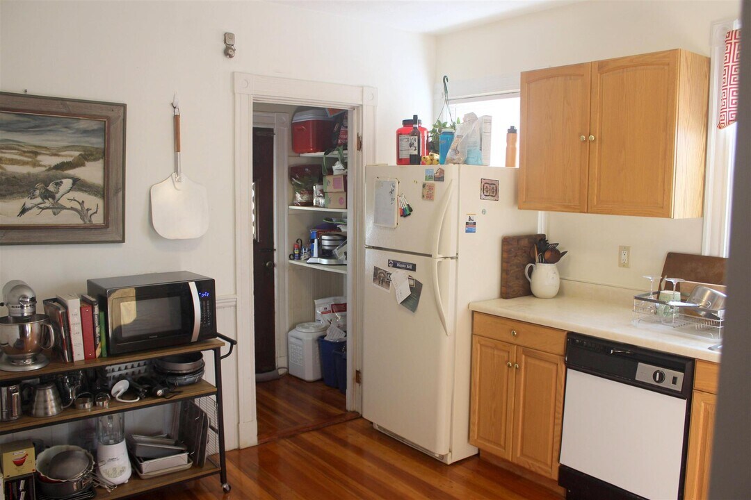7 Barton St in Somerville, MA - Building Photo