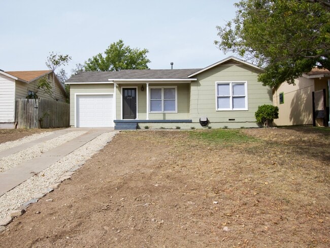 2018 Woodlawn Dr