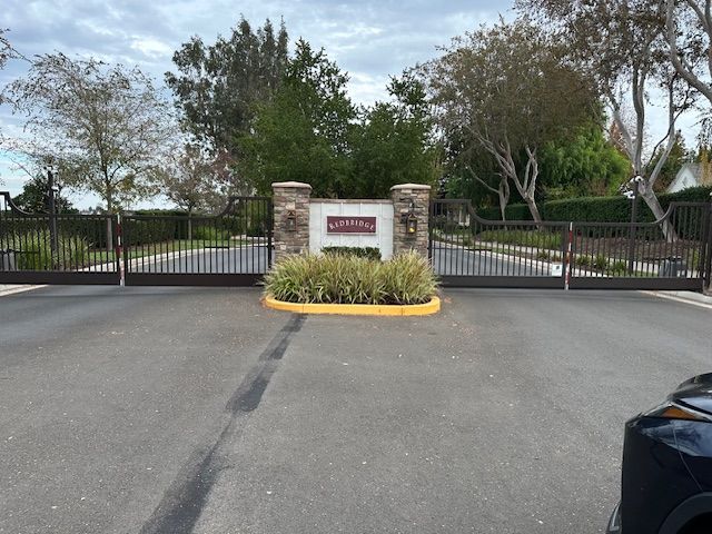 2744 Redbridge Rd in Tracy, CA - Foto de edificio - Building Photo