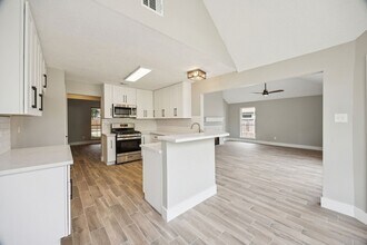 2942 Waterloo Rd in Pearland, TX - Building Photo - Building Photo