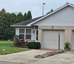 225 Delaware Crossing in Eaton, OH - Building Photo