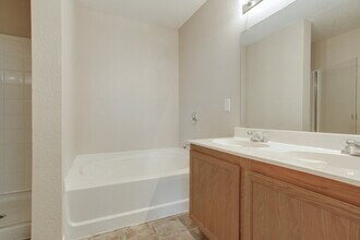 956 Stone Chapel Way in Fort Worth, TX - Building Photo - Building Photo