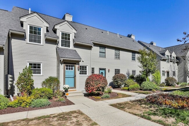 6 Veterans Rd, Unit 15 in Amherst, NH - Foto de edificio - Building Photo