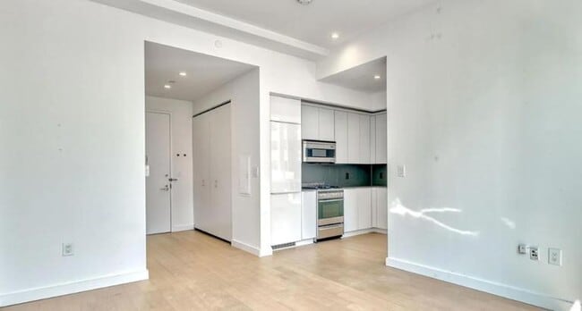 130 Fulton St in New York, NY - Building Photo - Building Photo