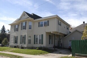 327 E 2nd St in Bloomington, IN - Building Photo