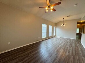 1717 Constantino Cir in Austin, TX - Foto de edificio - Building Photo