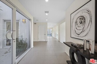 9716 Oak Pass Rd in Beverly Hills, CA - Building Photo - Building Photo