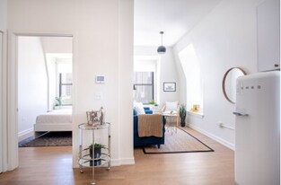 106 W Chicago Ave in Chicago, IL - Building Photo