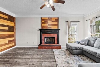 255 Woodstream Dr in Newnan, GA - Building Photo - Building Photo