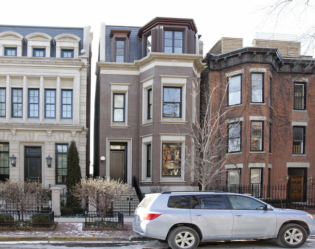 1930 N Mohawk St in Chicago, IL - Building Photo - Building Photo