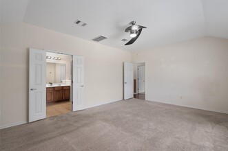 18216 Maxa Dr in Manor, TX - Foto de edificio - Building Photo