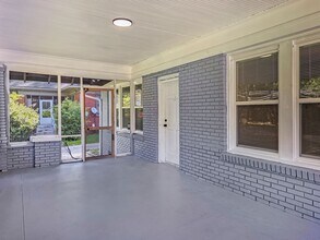 984 Cascade Ave SW in Atlanta, GA - Foto de edificio - Building Photo