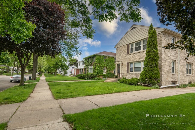 5064 N Bay Ridge Ave