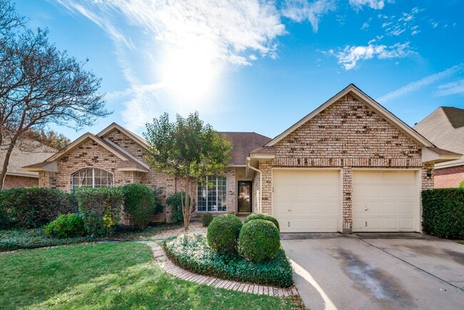 329 Clayton St in Grand Prairie, TX - Building Photo - Building Photo