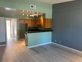 660 W Bonita Ave in Claremont, CA - Building Photo