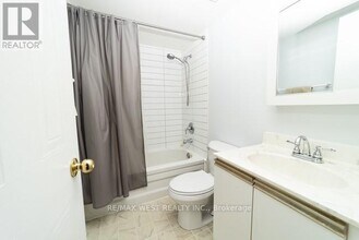 85-185 Bristol Rd E in Mississauga, ON - Building Photo - Building Photo