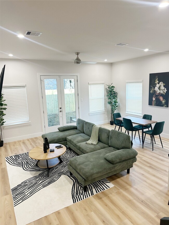 4513 Reed Rd in Houston, TX - Building Photo - Building Photo