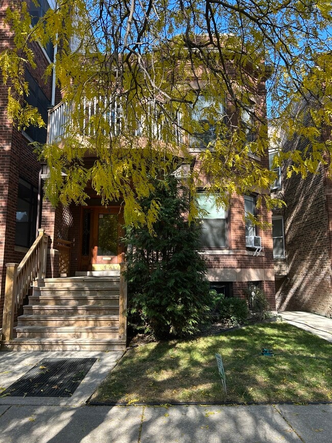 1624 W Rascher Ave, Unit Ground Floor Apartment in Chicago, IL - Building Photo - Building Photo