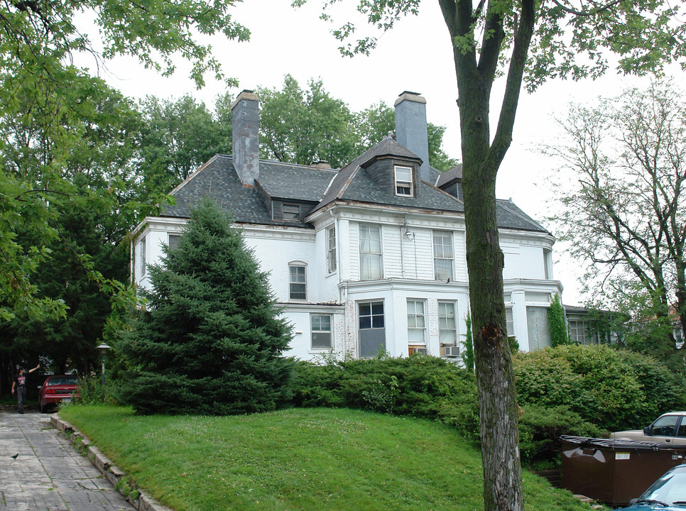 Castle Court in Omaha, NE - Building Photo