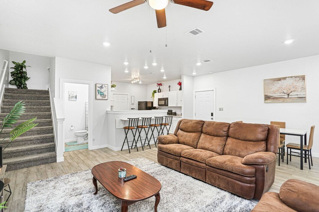4 Oak Plaza in San Antonio, TX - Building Photo