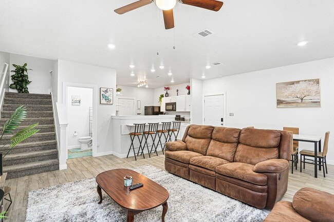 property at 4 Oak Plaza