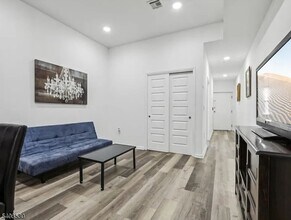 430 Ocean Ave, Unit 1L in Jersey City, NJ - Foto de edificio - Building Photo