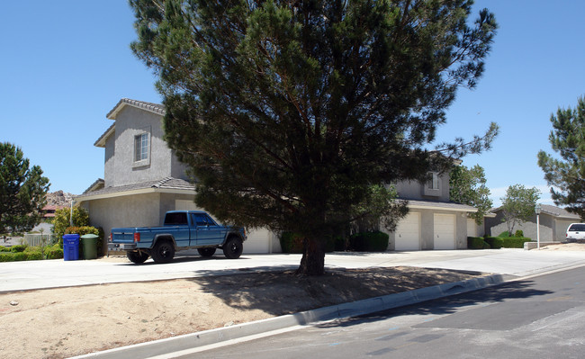 16484 Wato Rd in Apple Valley, CA - Building Photo - Building Photo